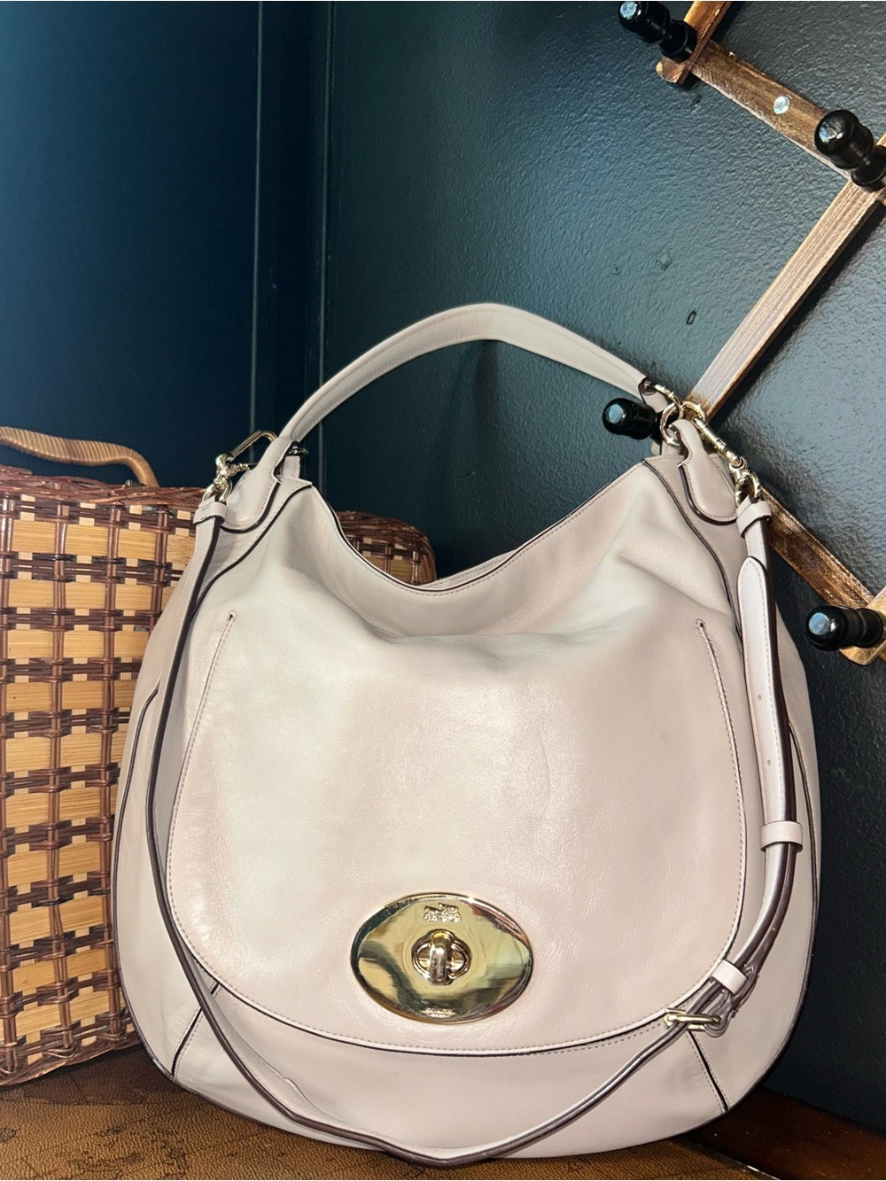 COACH BEIGE CIRCLE HOBO CALF LEATHER & GOLD TURNLOCK ADJUSTABLE CROSSBODY BAG